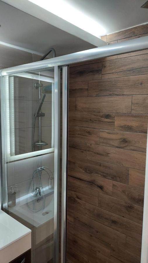 Sunshine Apartment Kragujevac Buitenkant foto