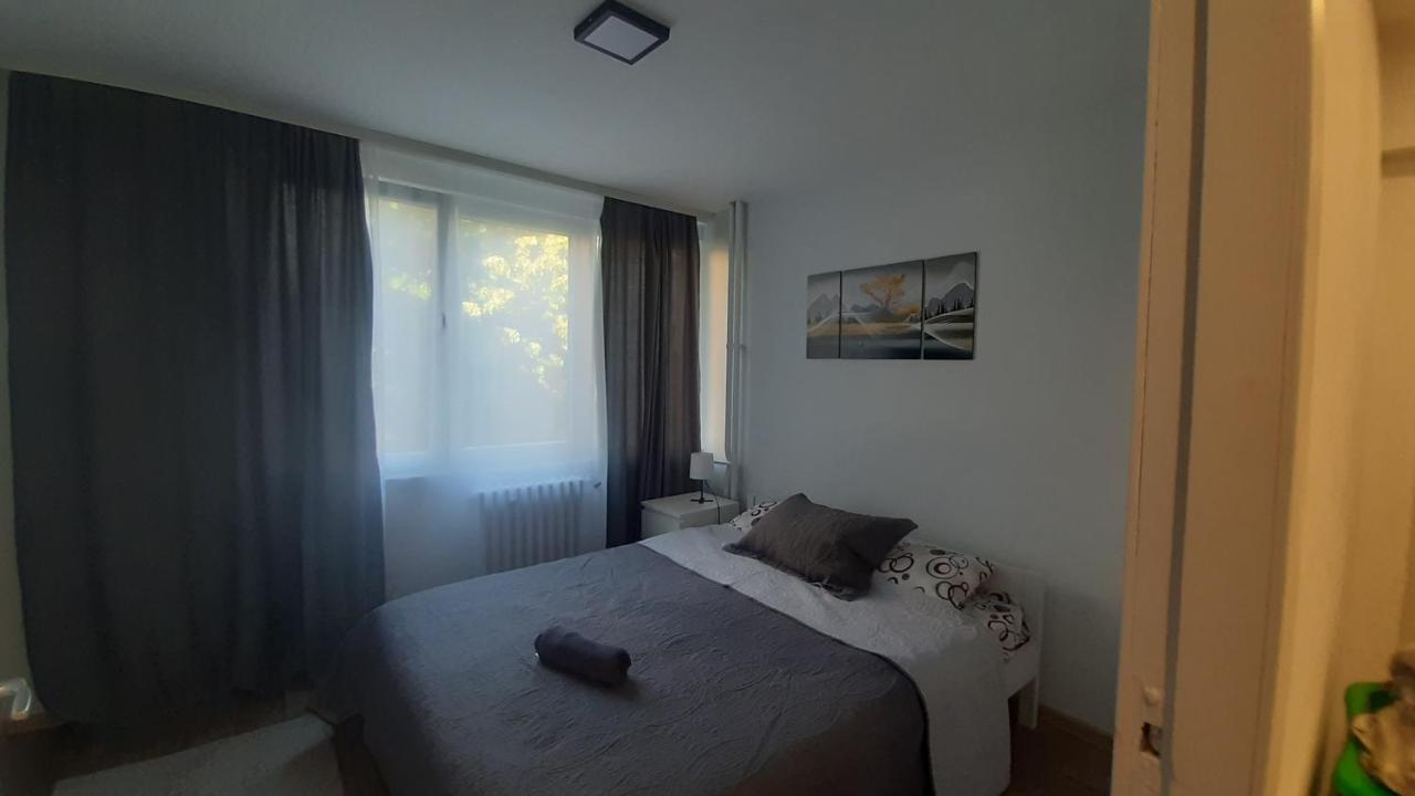 Sunshine Apartment Kragujevac Buitenkant foto