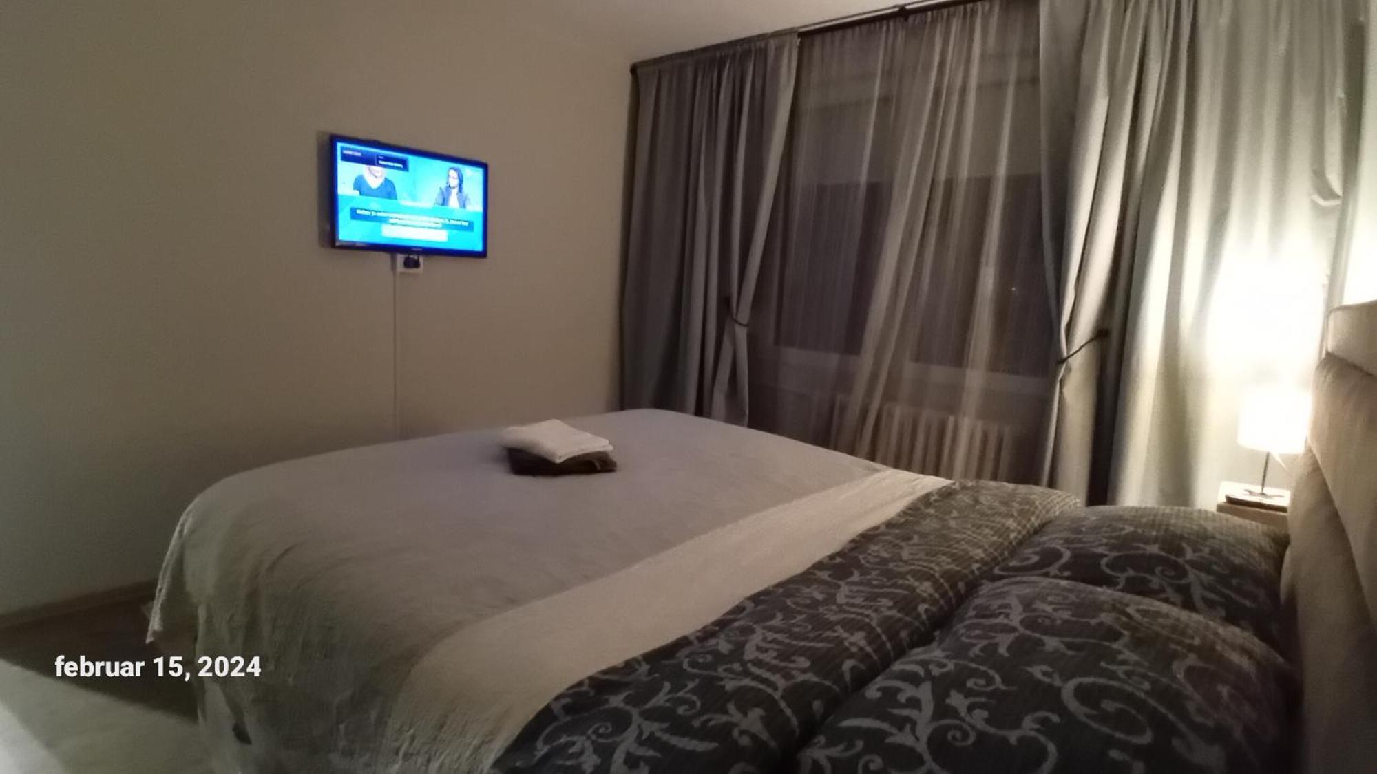 Sunshine Apartment Kragujevac Buitenkant foto