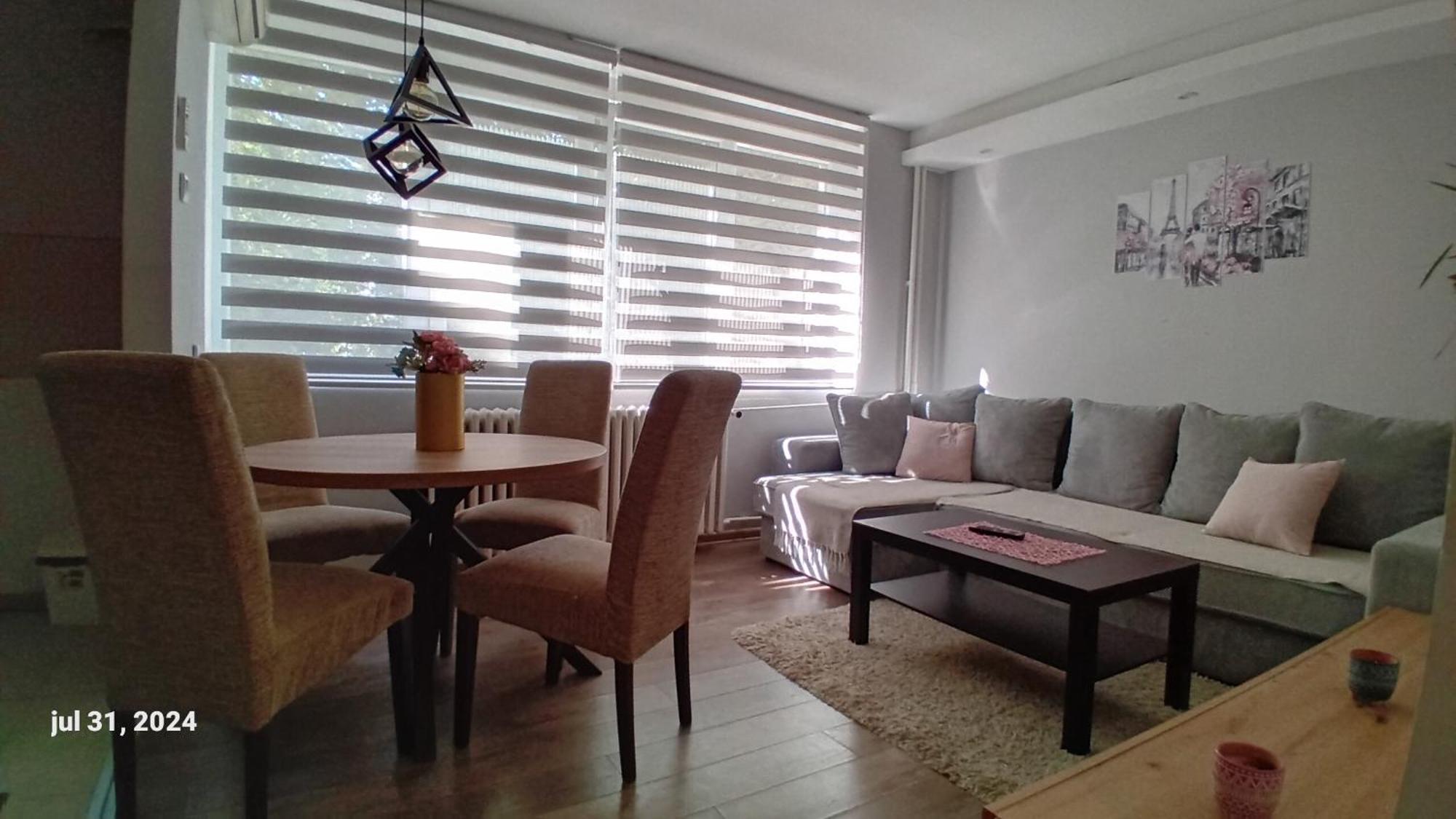 Sunshine Apartment Kragujevac Buitenkant foto