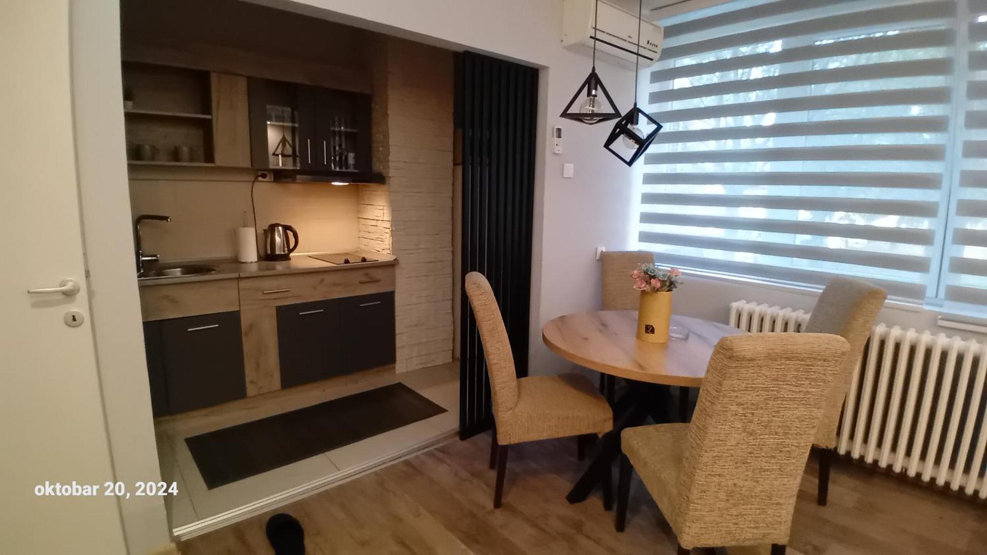 Sunshine Apartment Kragujevac Buitenkant foto