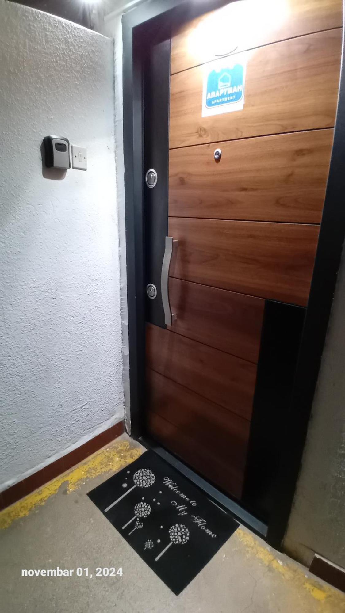 Sunshine Apartment Kragujevac Buitenkant foto