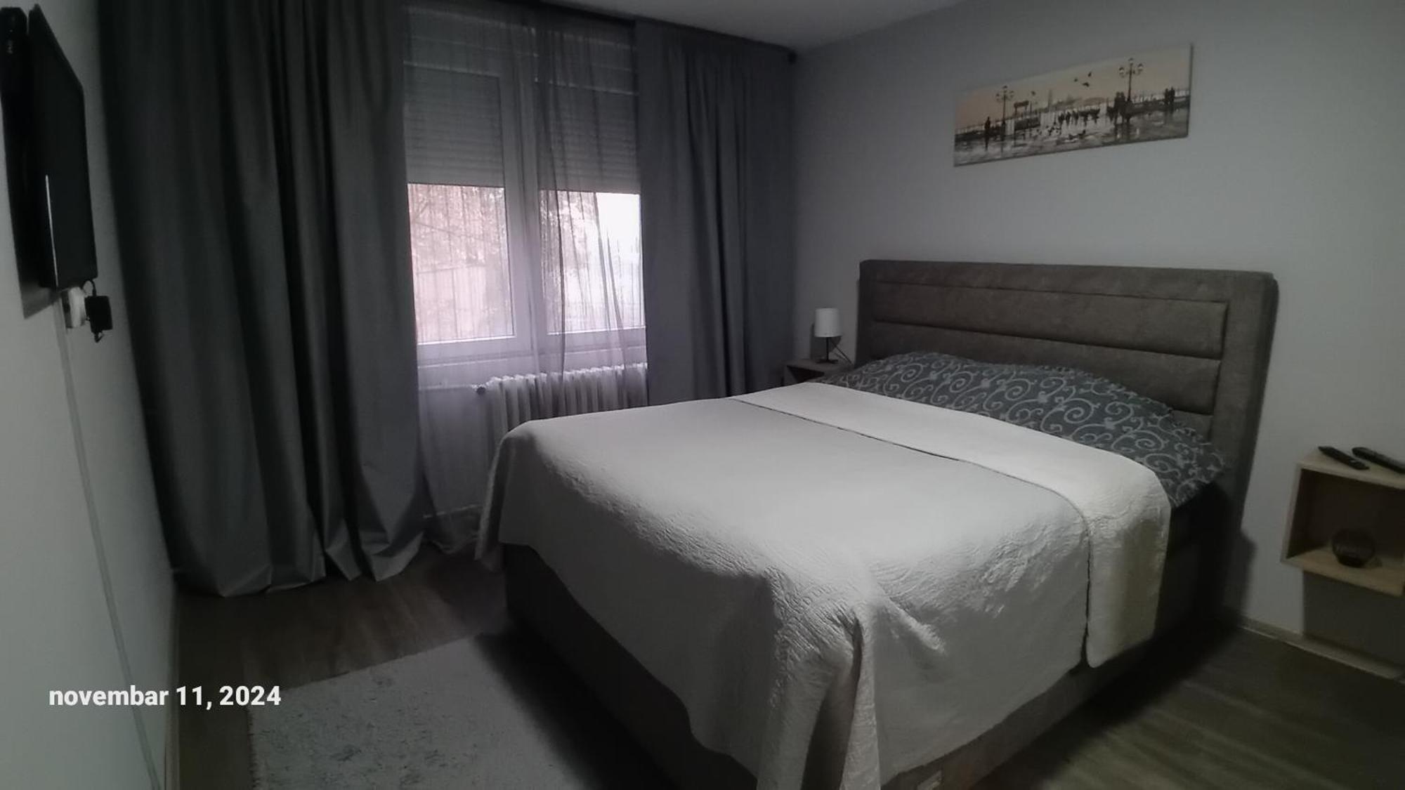 Sunshine Apartment Kragujevac Buitenkant foto