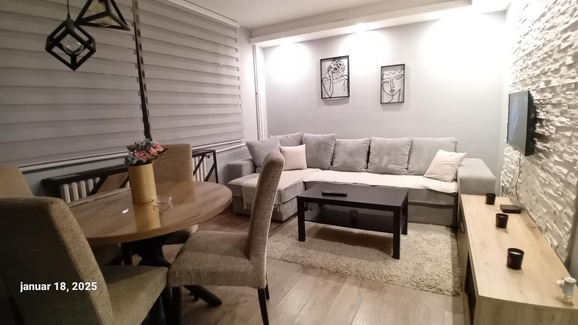 Sunshine Apartment Kragujevac Buitenkant foto