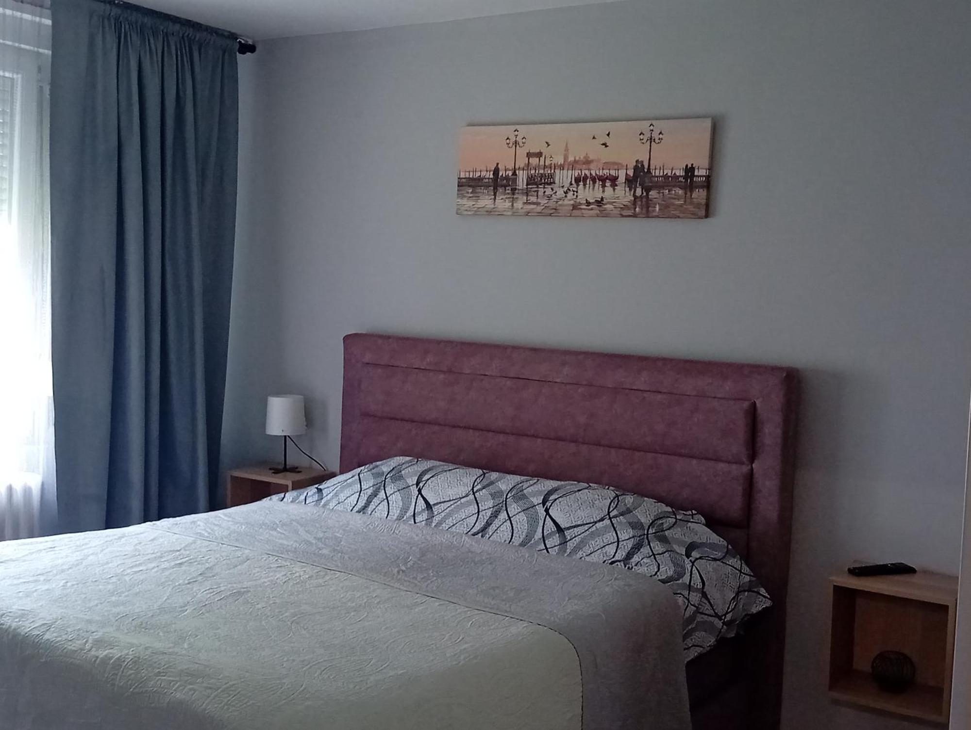 Sunshine Apartment Kragujevac Buitenkant foto