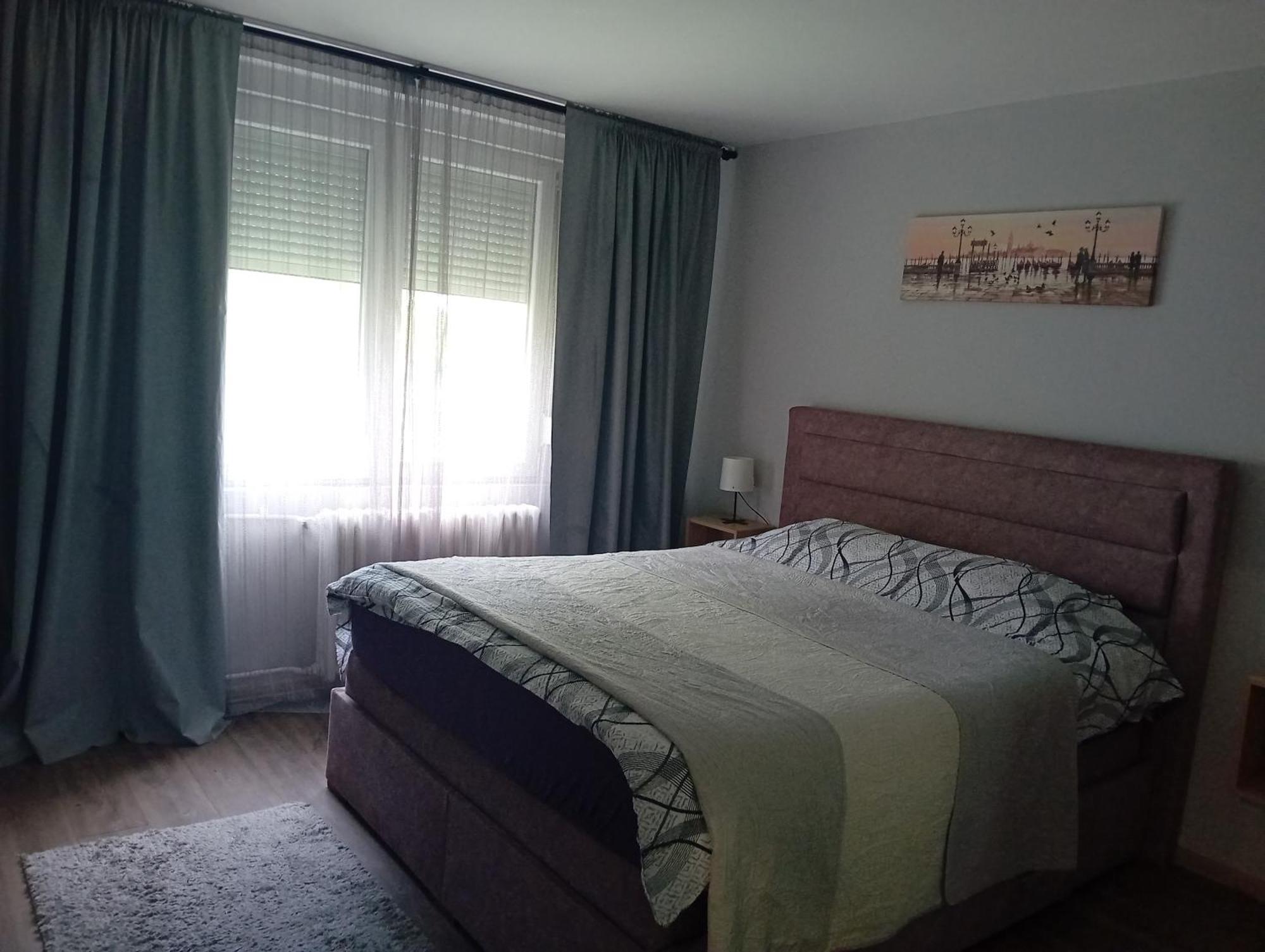 Sunshine Apartment Kragujevac Buitenkant foto
